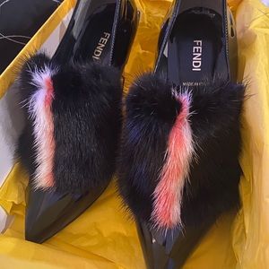 😍😍FENDI Mink fur trimmed pointed -toe pumps😍😍
